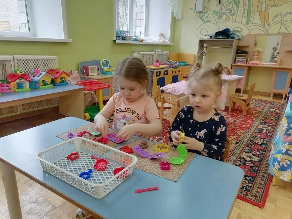 Дети #Капелька любят экспериментировать с пластилином и формочками, создавать различные...