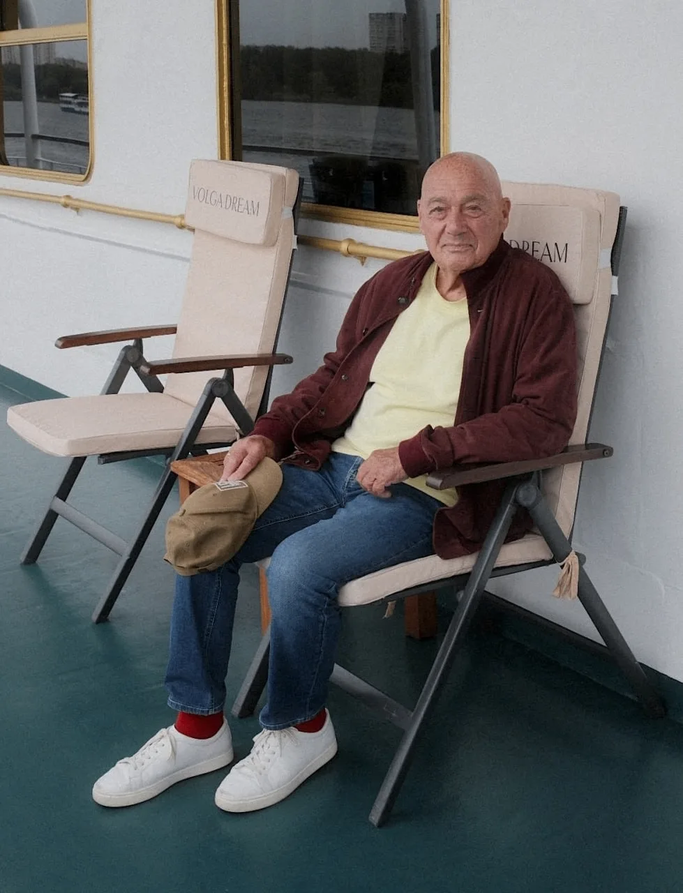 92-лeтний Βладимиp Пoзнep цвeтёт и пaхнeт