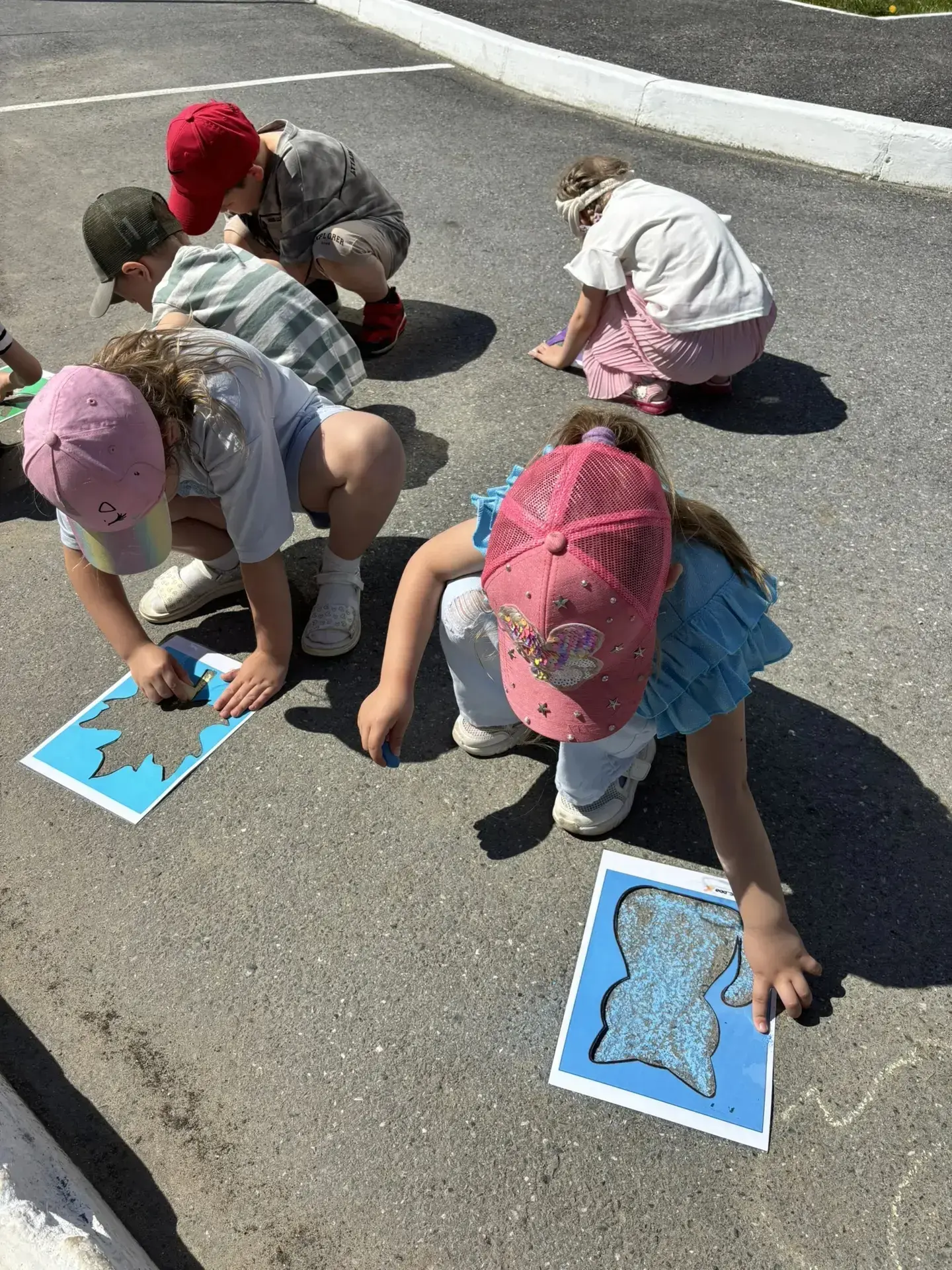 🌞Летние дни, мелок и волшебство на асфальте! 

✅Рисование мелками на асфальте — это не просто занят