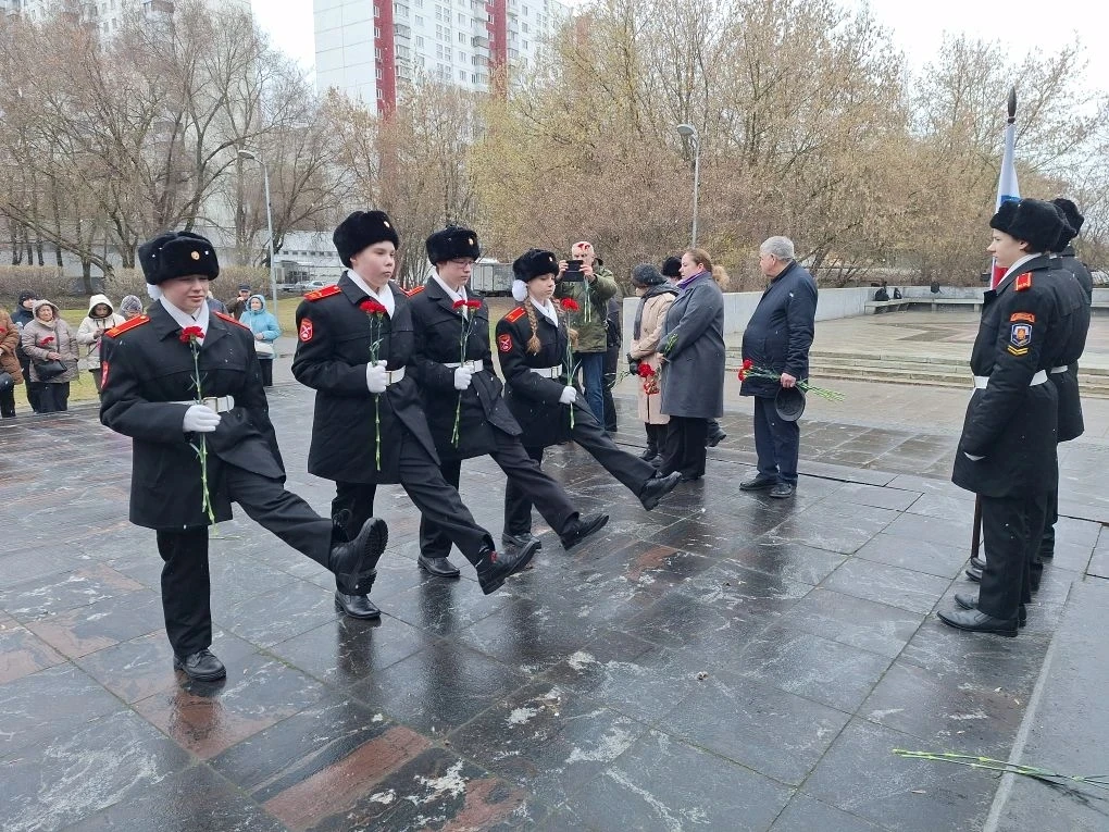 ПАТРИОТИЧЕСКАЯ АКЦИЯ  ⭐ Кадеты 8 «Б» приняли участие в Патриотической акции в честь Международного д