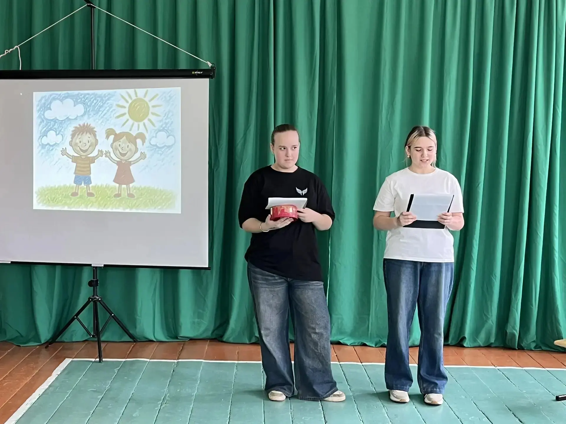 ✨ Закончилась весенняя смена в лагере «Добрая дорога детства». Вожатые подготовили для ребят концерт