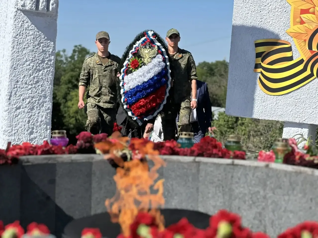 🕯️ День памяти и скорби: в Новочеркасске почтили подвиг героев Великой Отечественной в...