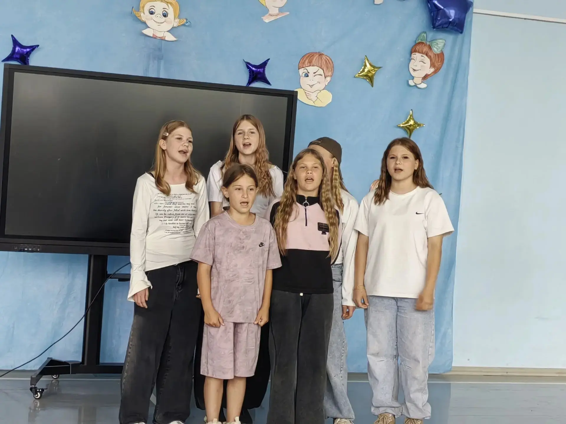 Вот и закончился наш летний оздоровительный лагерь "Родник".🎉🎉🎉
Эти три больших недели
Незаметно 