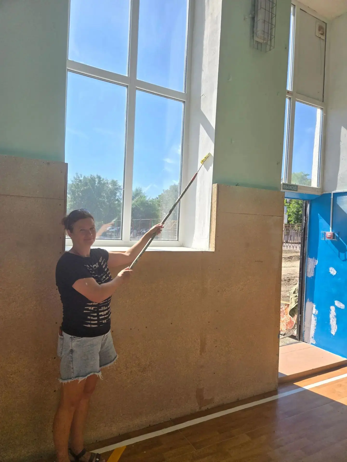🎉 Субботник в школе: навели порядок в спортзале! 🎉