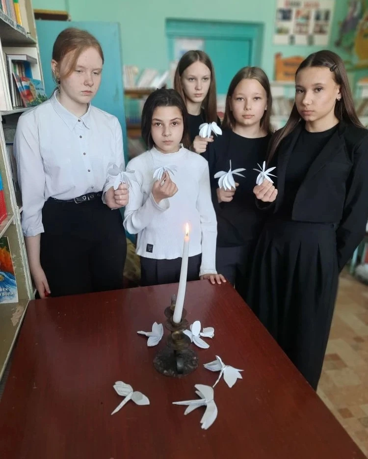 "Крокус. Мы помним"...🕯

В этот вечер весенний, погожий
Предвещало ли что-то беду,
Разве думал обыч