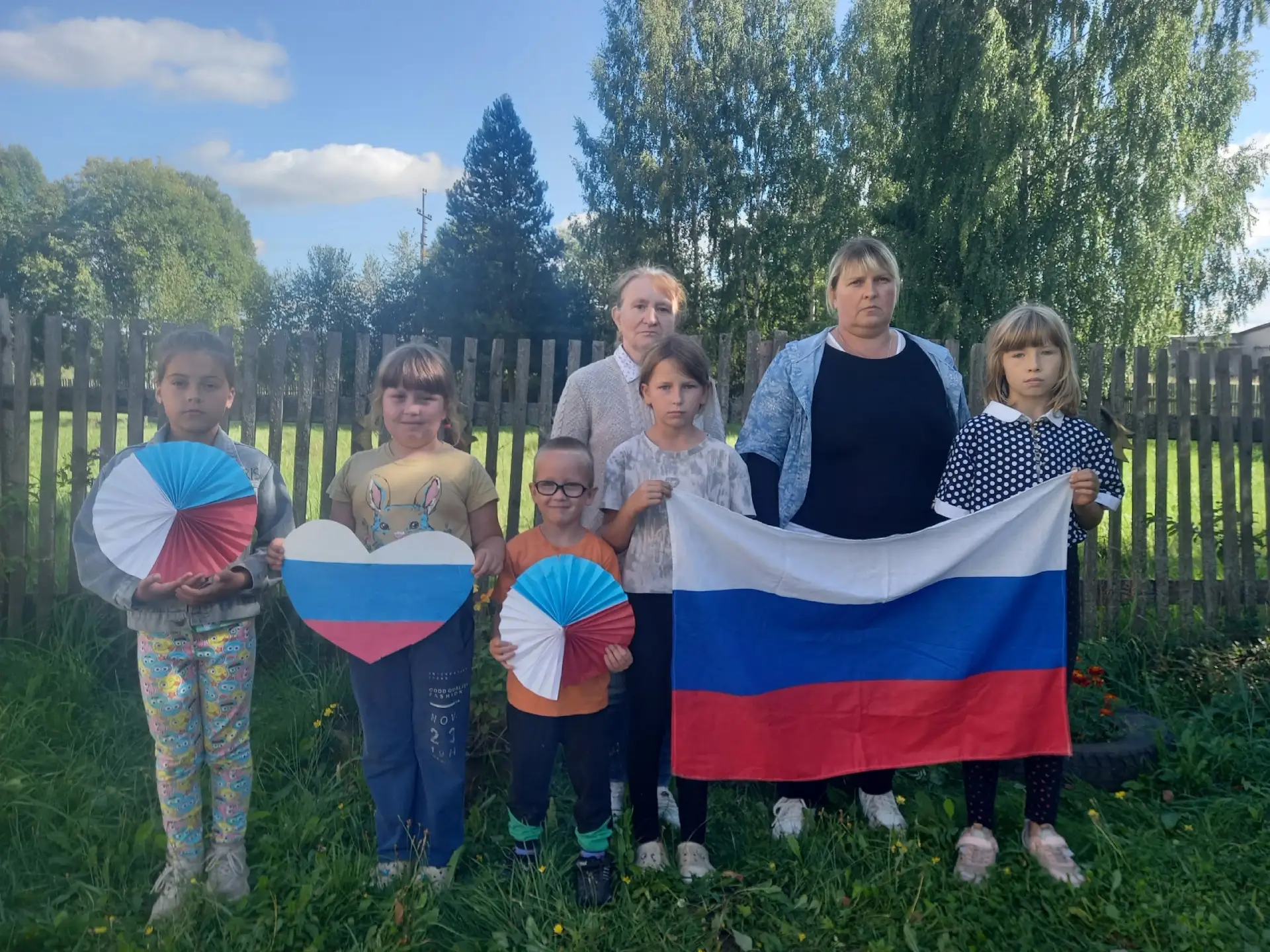 В рамках празднования Дня Государственного флага Российской Федерации Лужковский сельск...