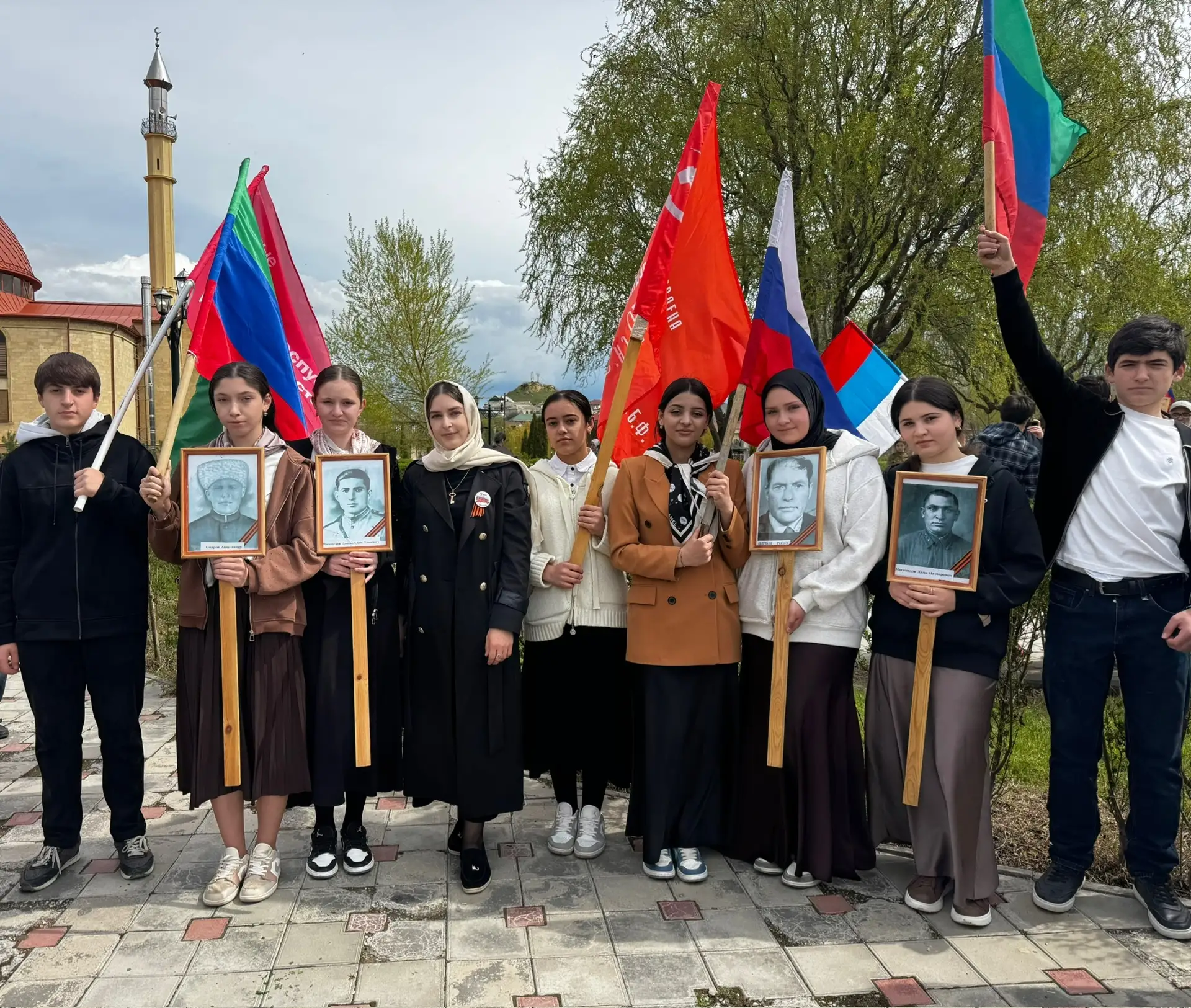 🇷🇺 Ученики и учителя Нижне-Чуглинской СОШ — в строю Парада Победы в Левашинском районе!
