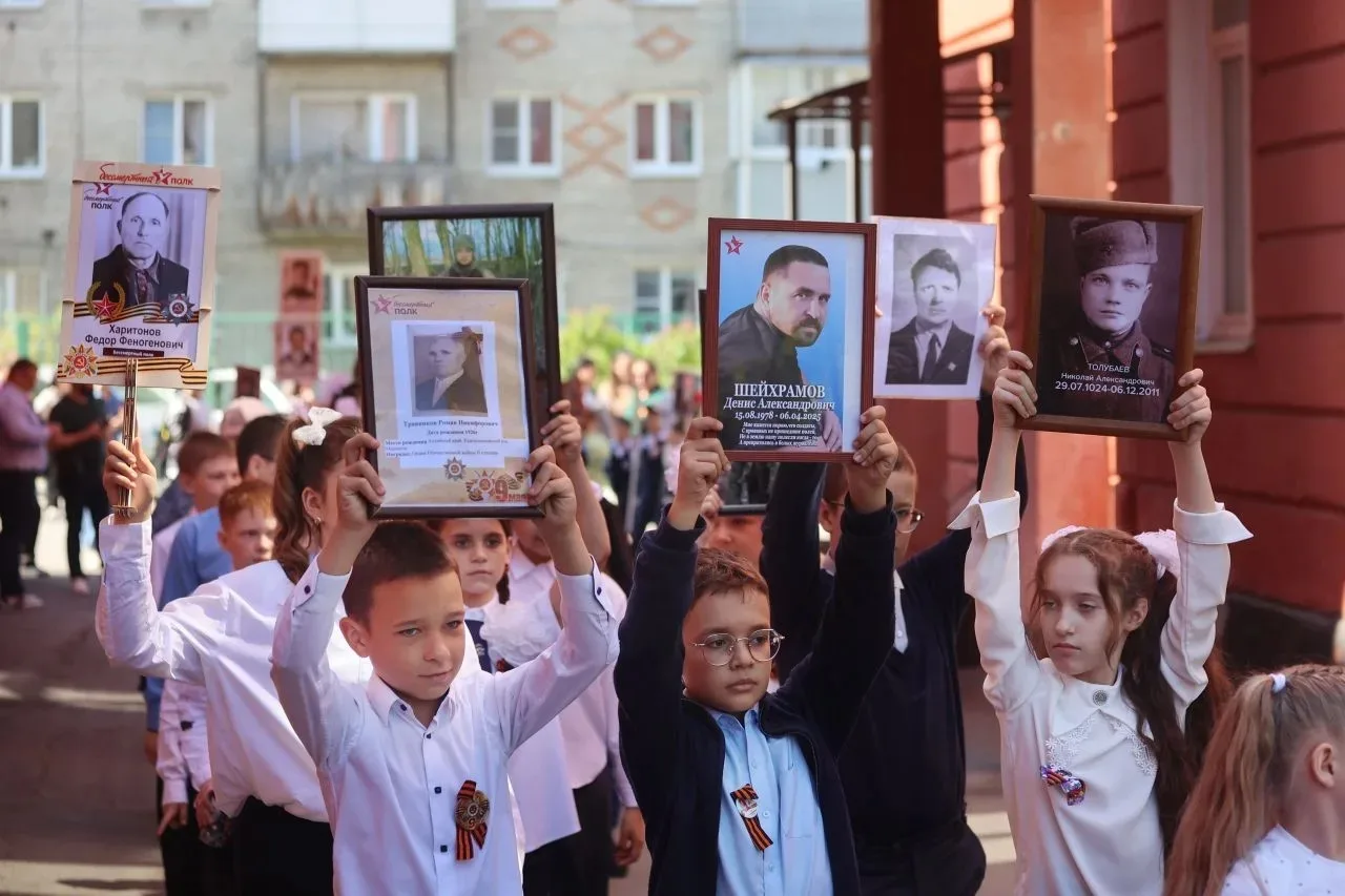 🕊️ Участие в акции «Бессмертный полк»       Ученики, педагоги и родители школы приняли участие в шес