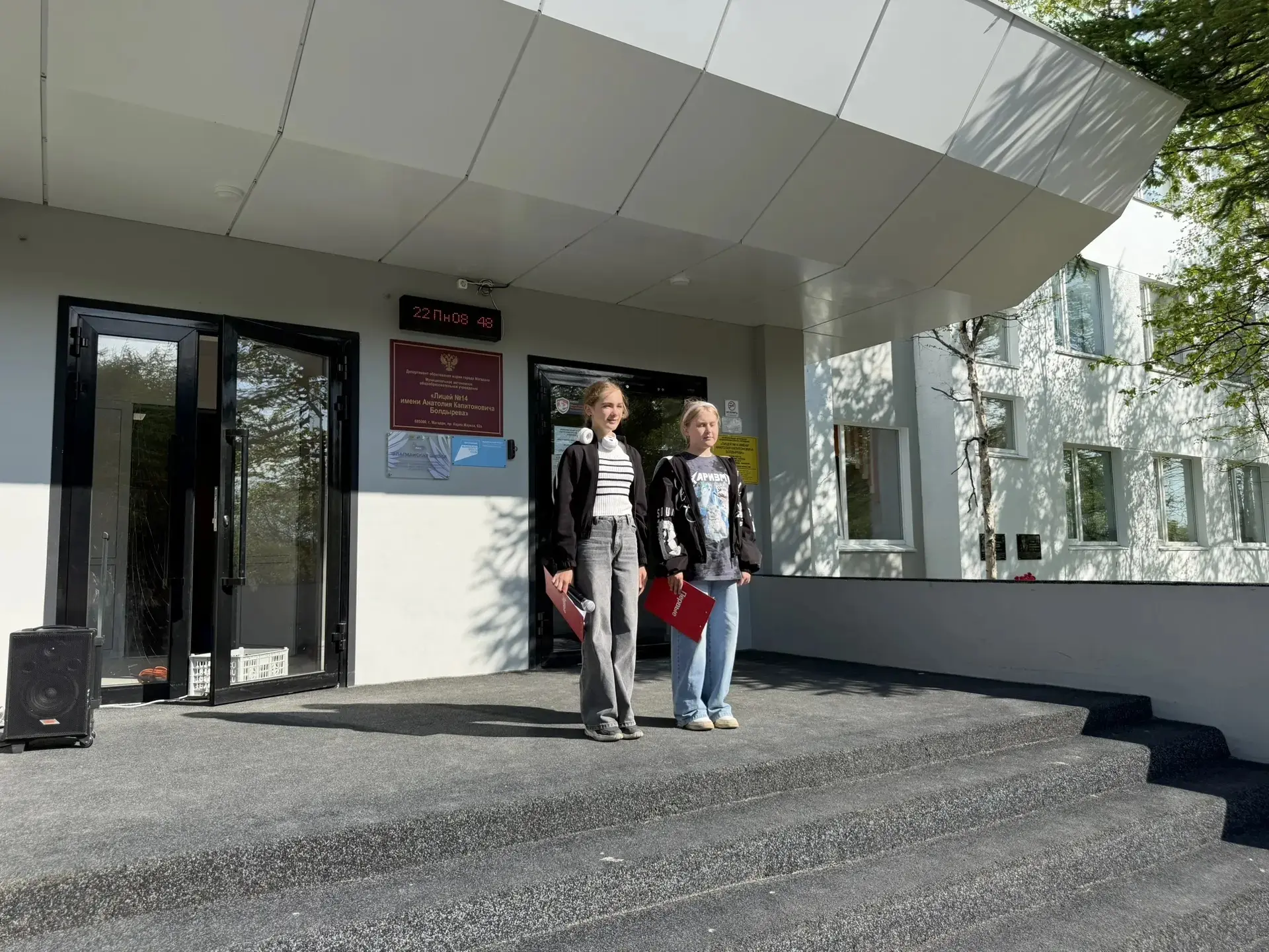 Сегодня на традиционной еженедельной линейке в нашем летнем лагере особое событие — минута молчания 