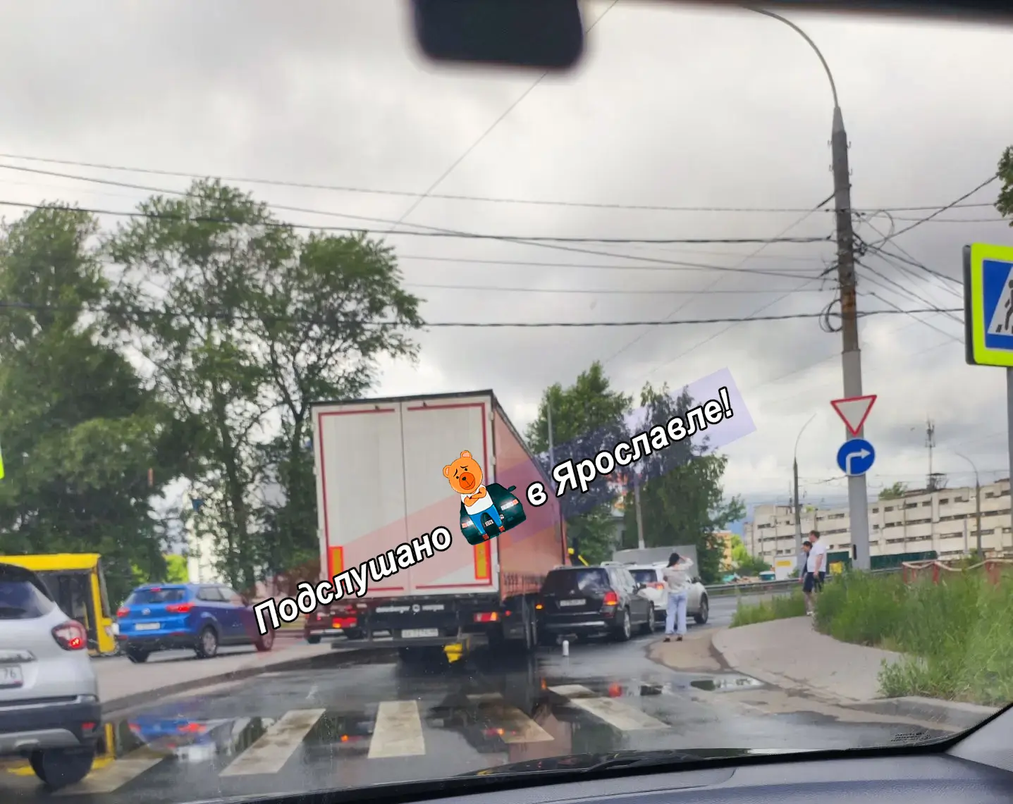 Причина пробки на проспекте Октября.

----------

❗️Подслушано в Ярославле (18+) в Макс - ПОДПИСАТЬС