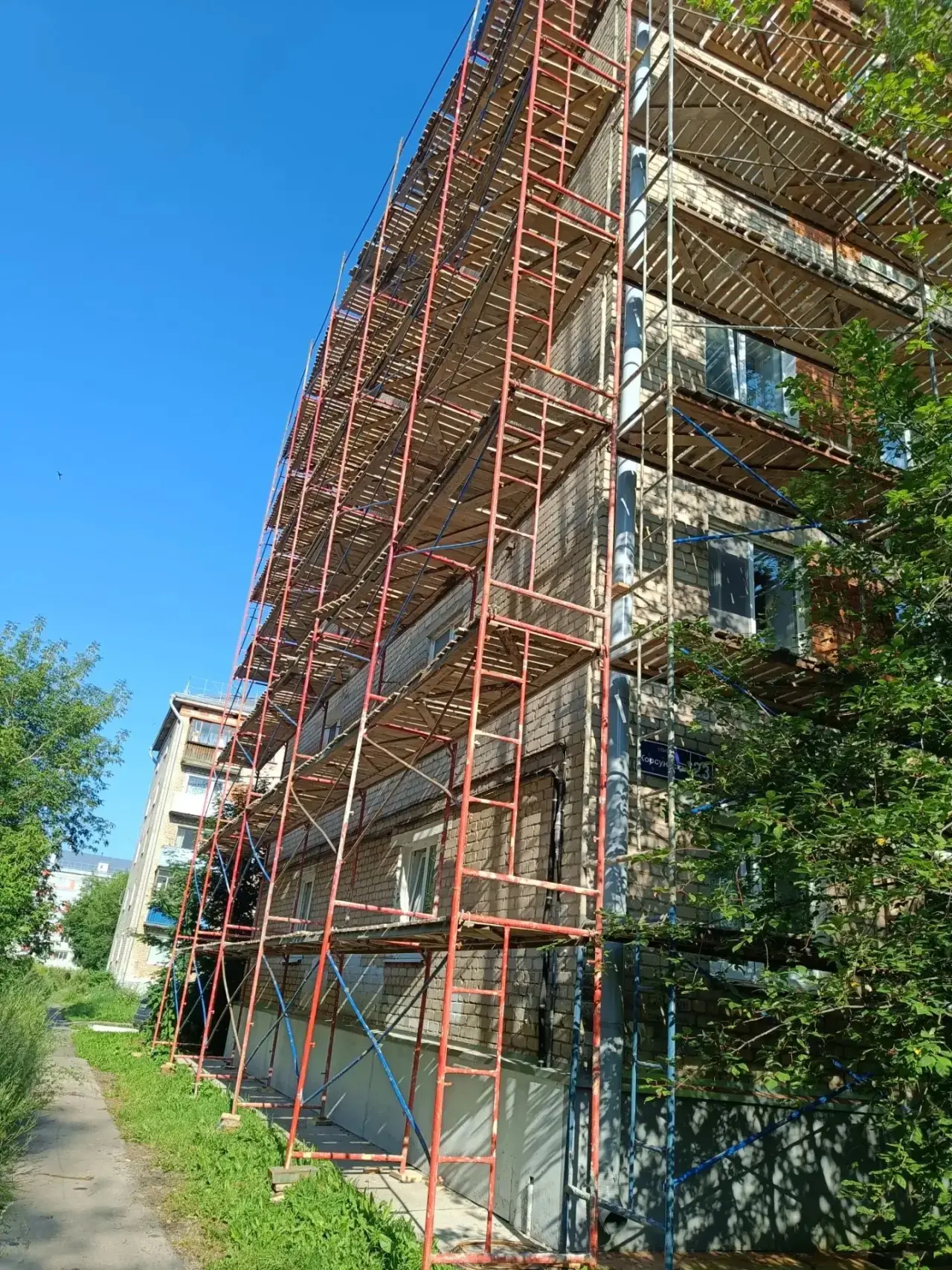 🏗 В Голованово продолжается капитальный ремонт многоквартирных домов