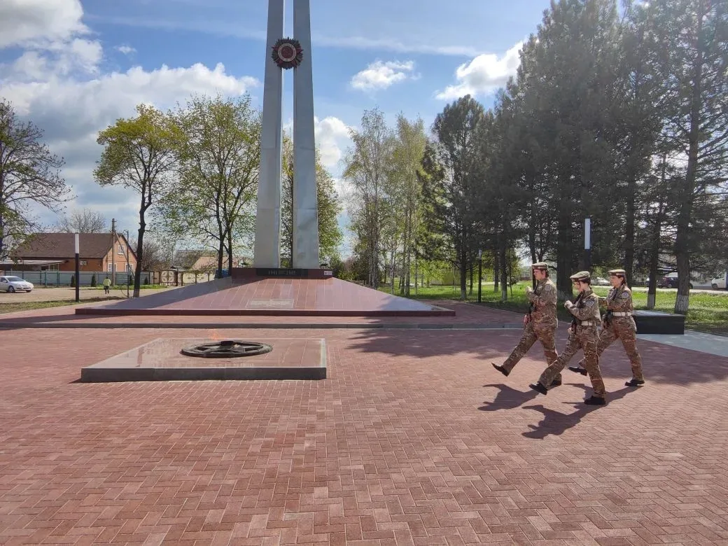 На посту — «Бастион»! 🛡🇷🇺 Сегодня с раннего утра у мемориала в селе Белая Глина особенно торжественн