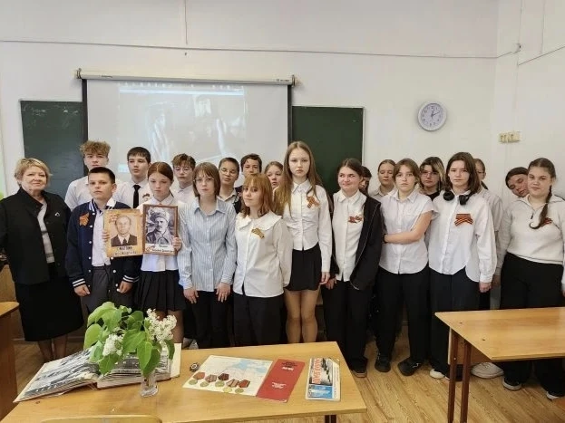 🎨 В преддверии Дня Победы наши ребята с большим старанием и теплом создавали красочные рисунки и тро