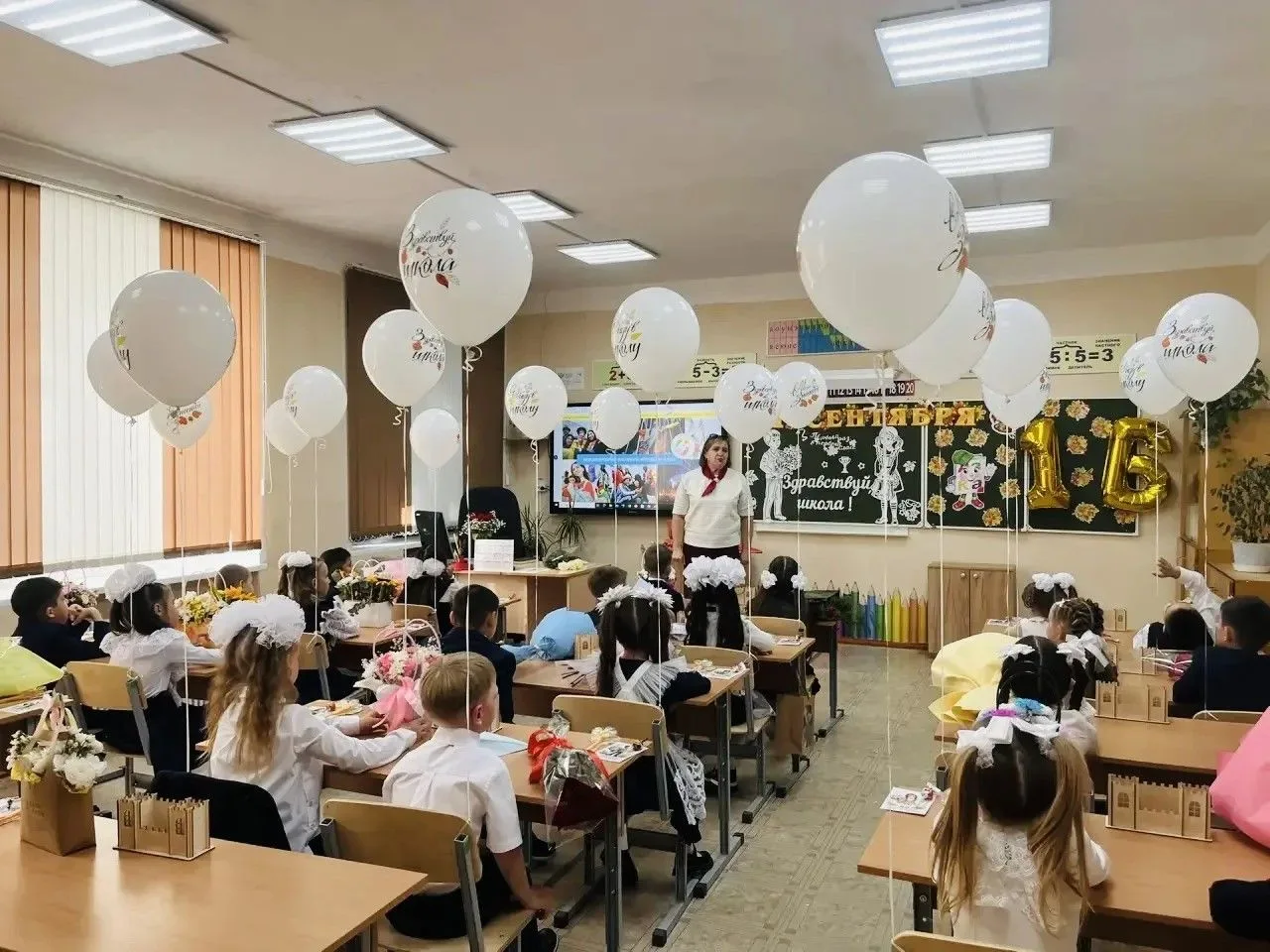 Снова за парту: как наши начальные классы встретили День знаний!