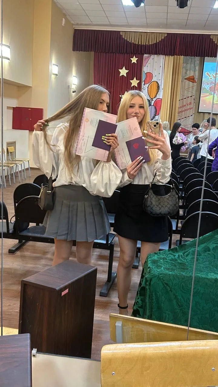 Ну вот и всё. Экзамены сданы, аттестаты на руках, можно выдохнуть. 🌿

Главное — все справились. Кто