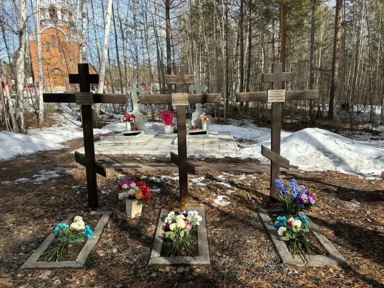 Обновим памятники Галине Пономарёвой, Дионисию Винюкову и Сергею Маму-Шиван