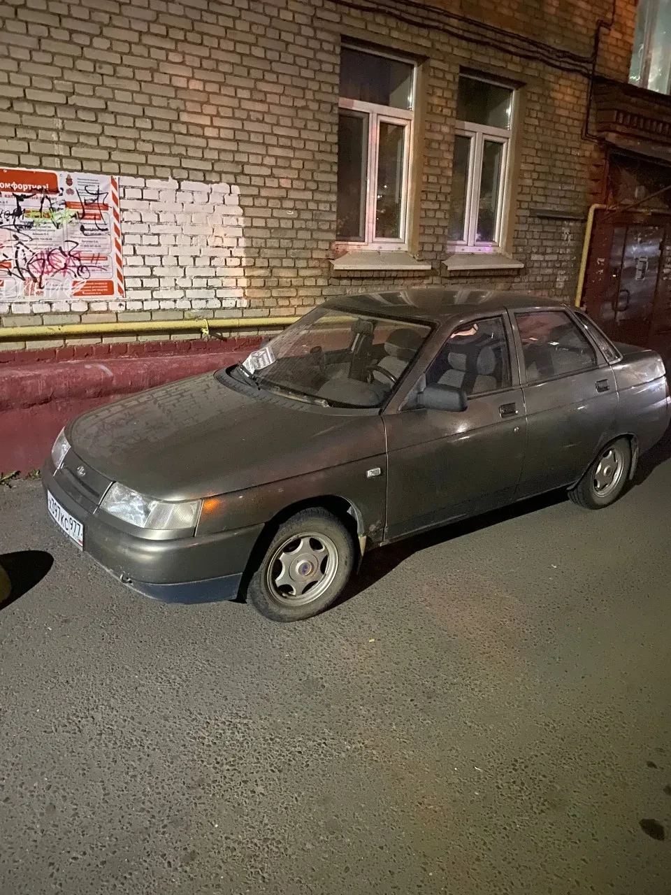 С понедельника, 28 сентября, на тротуаре возле дома стоит автомобиль, предположительно ...