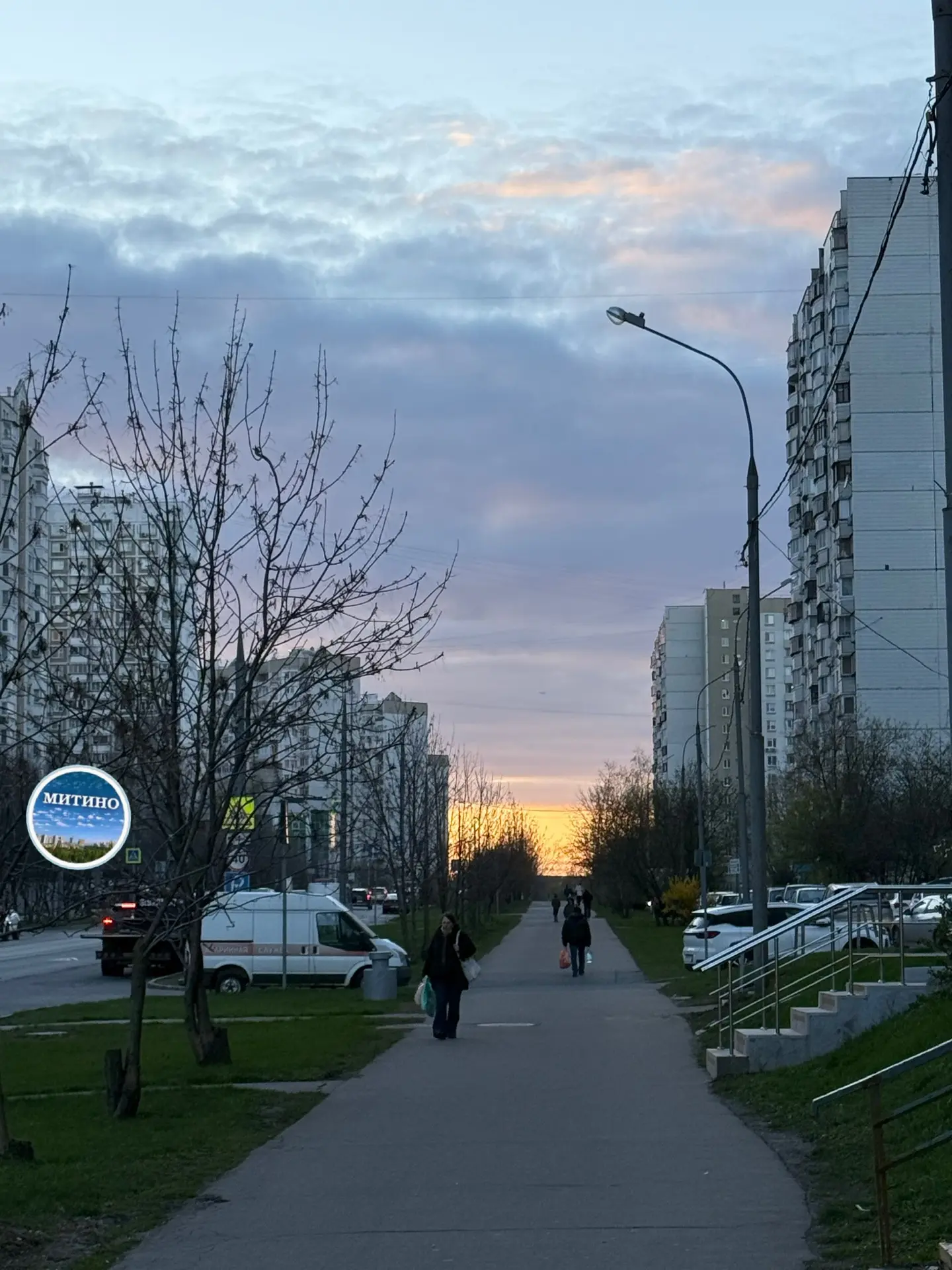❤️😏ПЯТНИЦА! Прохладный апрельский вечер. Впереди выходные 🌆  Город потихоньку замедляется: машины тя