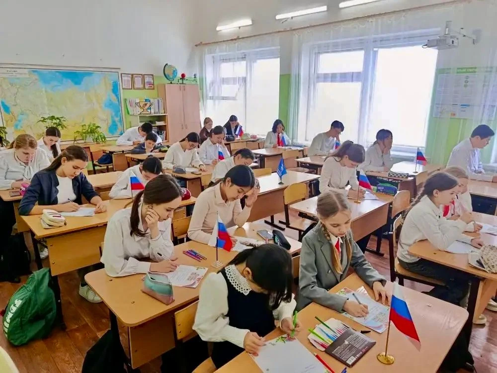 ✏  Наши ученики всегда принимают самое активное участие во всех этапах  военно-патриотической акции 