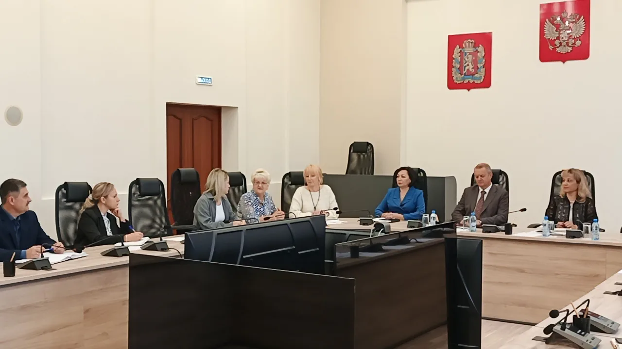 💥В Емельяновском округе обсудили подготовку к зиме, ремонт теплотрасс и очистку реки Кача