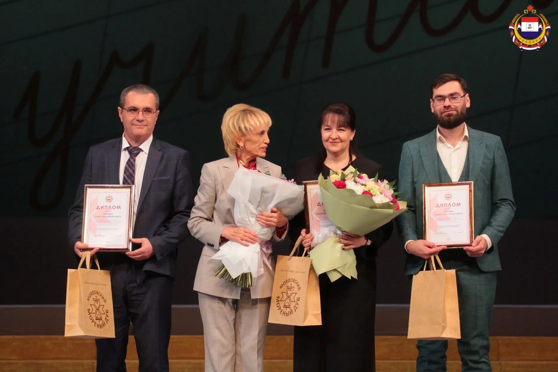 💐 В Саранске поздравляли педагогов — за преданность делу и любовь к ученикам