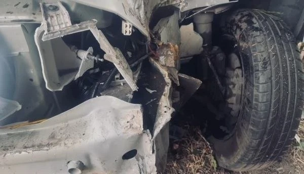 В Курске 17-летний парень за рулем автомобиля врезался в дерево и попал в больницу