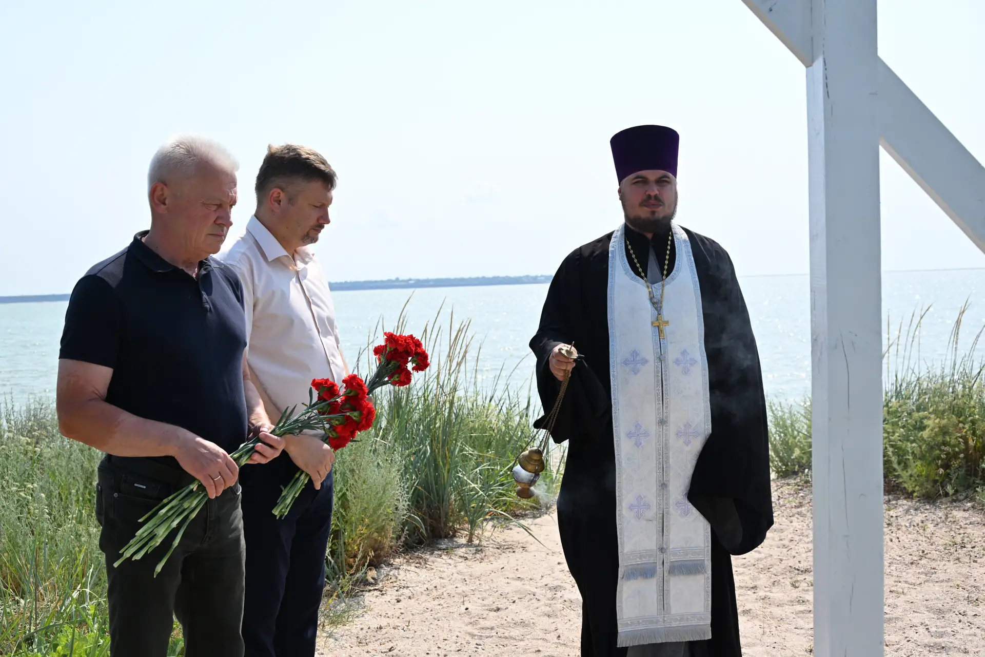 Память жива: Ейчане почтили память погибших на Ейской косе