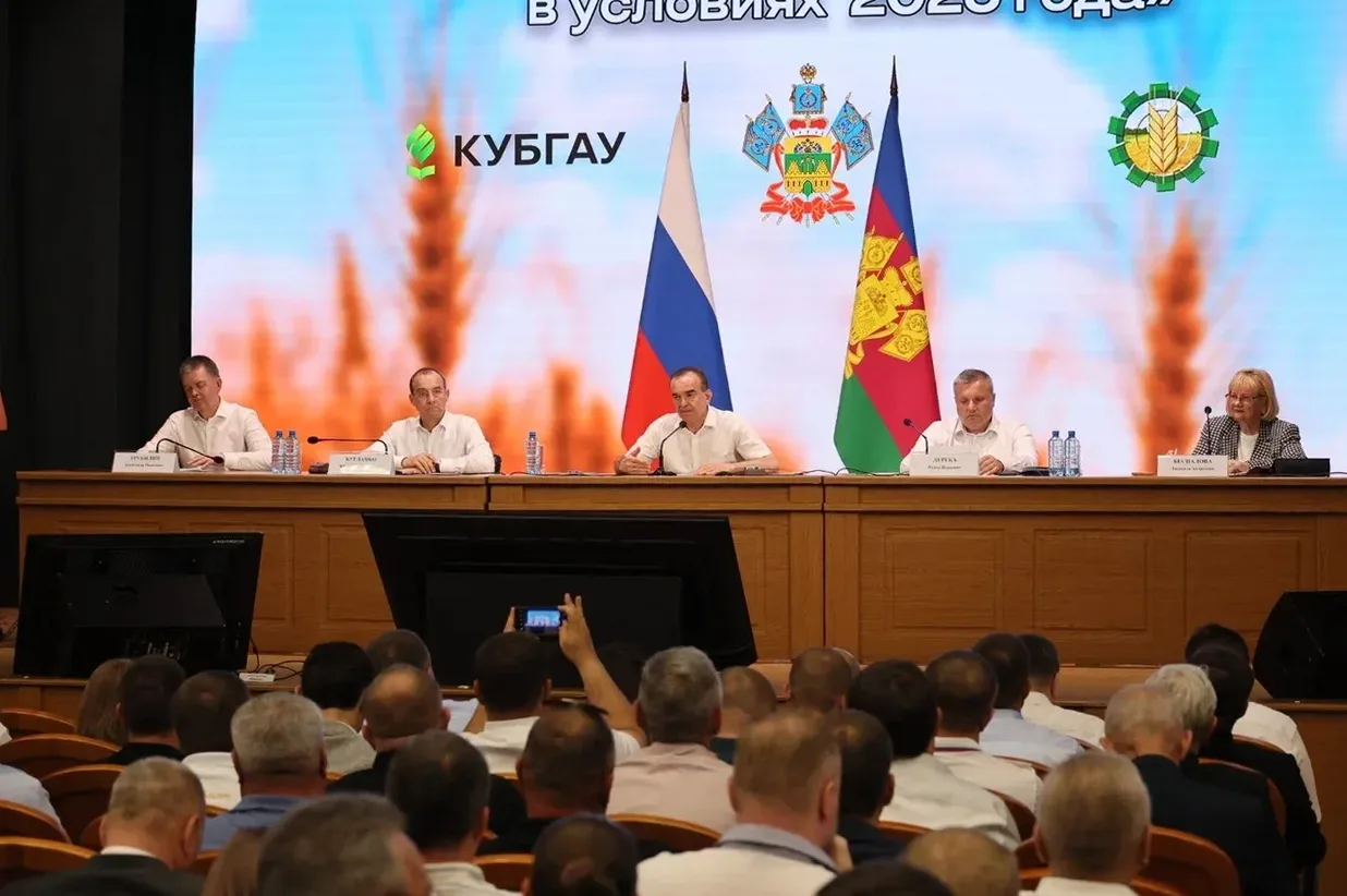 В регионе стартует уборочная кампания

Вчера на краевом совещании обсудили готовность хозяйств к жат