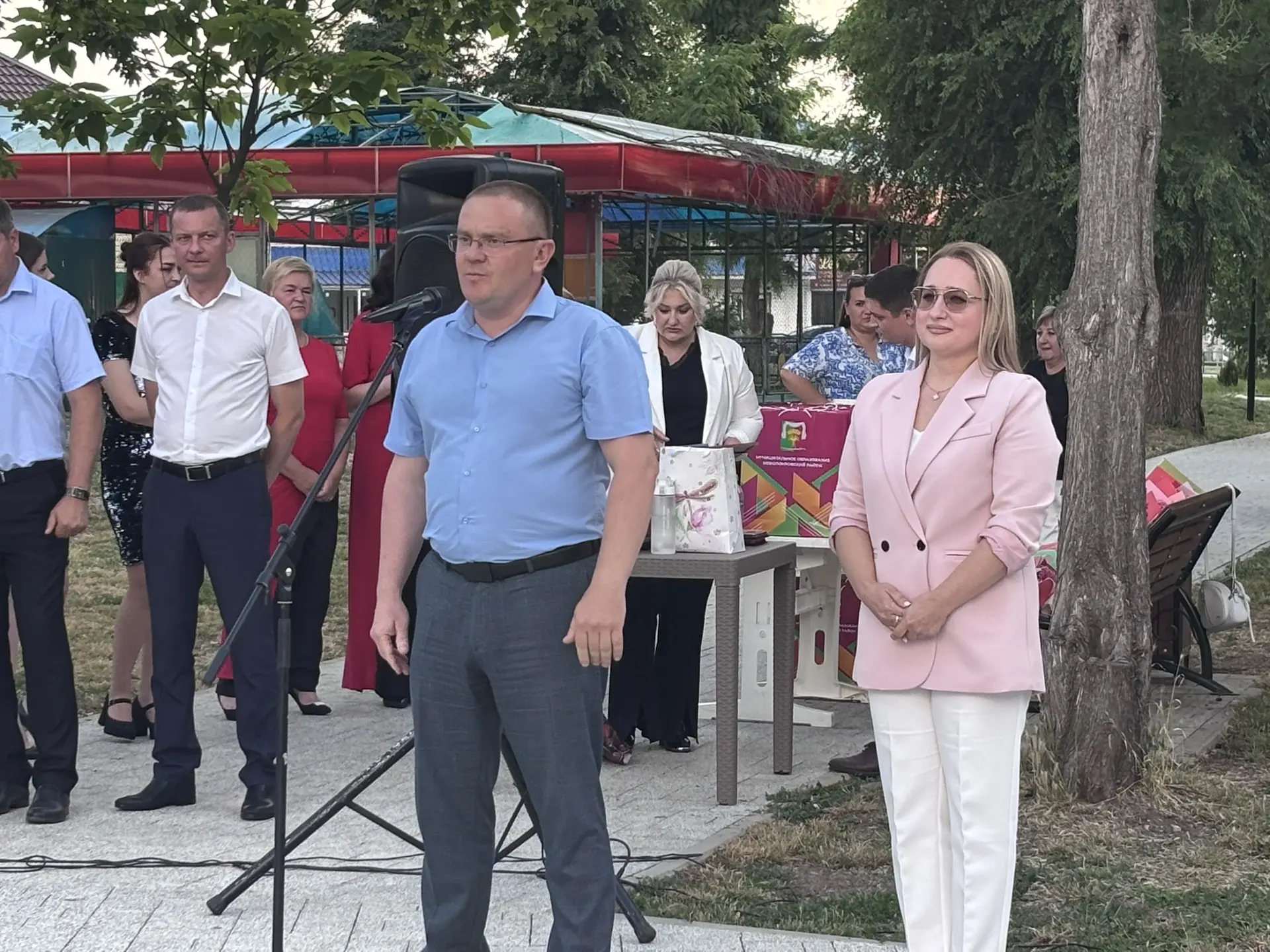 ✨Праздник семьи, любви и верности!

✨Сегодня парк культуры и отдыха станицы Новопокровской сиял по-о