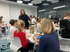 В нашей школе прошел замечательный мастер-класс по изготовлению ёлочных игрушек, где каждый участник