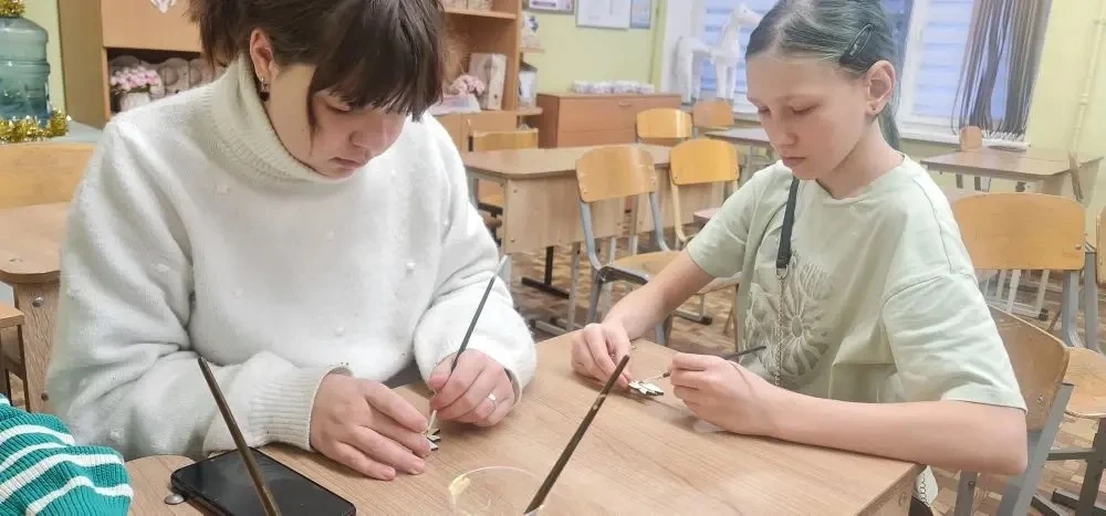 ДОБРЫЕ ДЕЛА 🕊️📣  Новый год время чудес, которые можешь совершить ты сам!  ✨Ученики ГБОУ СОШ 138 на п