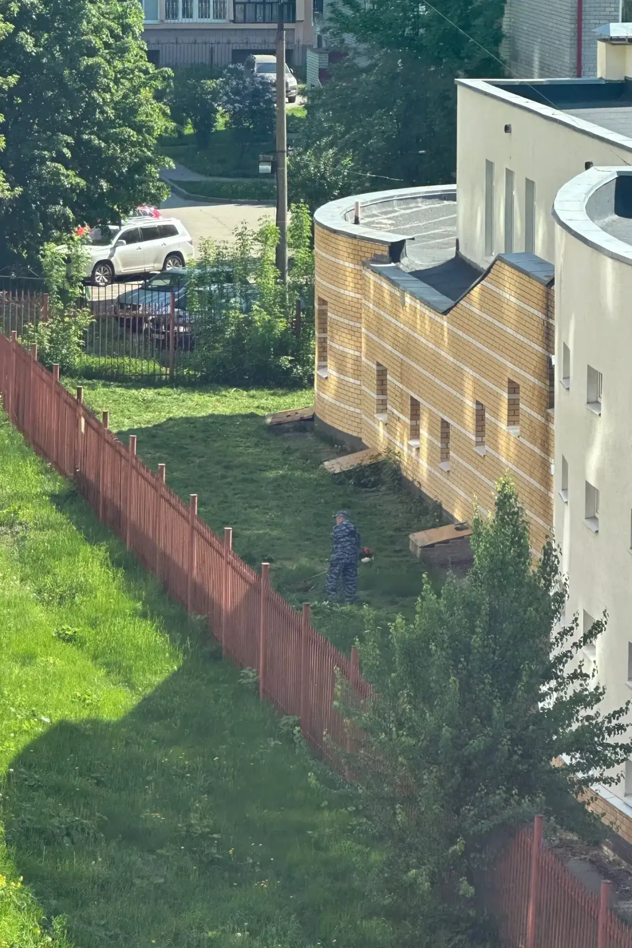 Детский сад "Рябинушка" по адресу ул. Лукерьинская д.3! Я чуть с ума не сошла от этого мопеда под ок