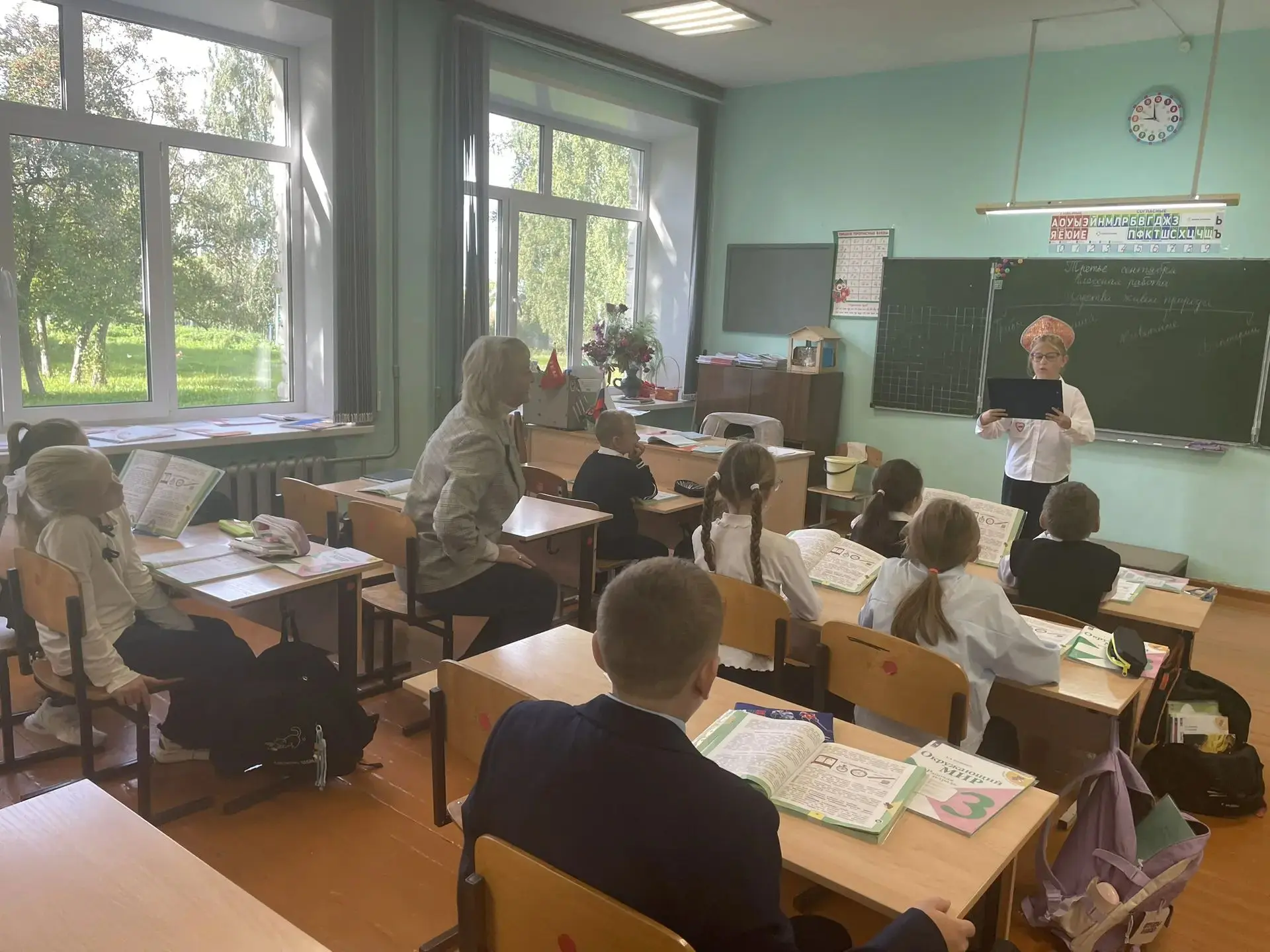 С обучающимися 3 класса провели викторину  "Народов много- страна одна",приуроченную к ...