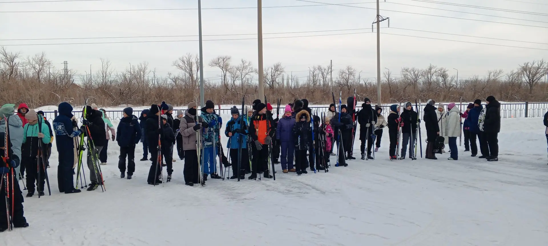Сегодняшняя #лыжняРоссии в нашей школе была настоящим праздником спорта!  Хоть погода была прохладно