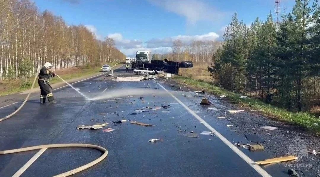 ❗️Водитель грузовика погиб на федеральной трассе в Кировской области