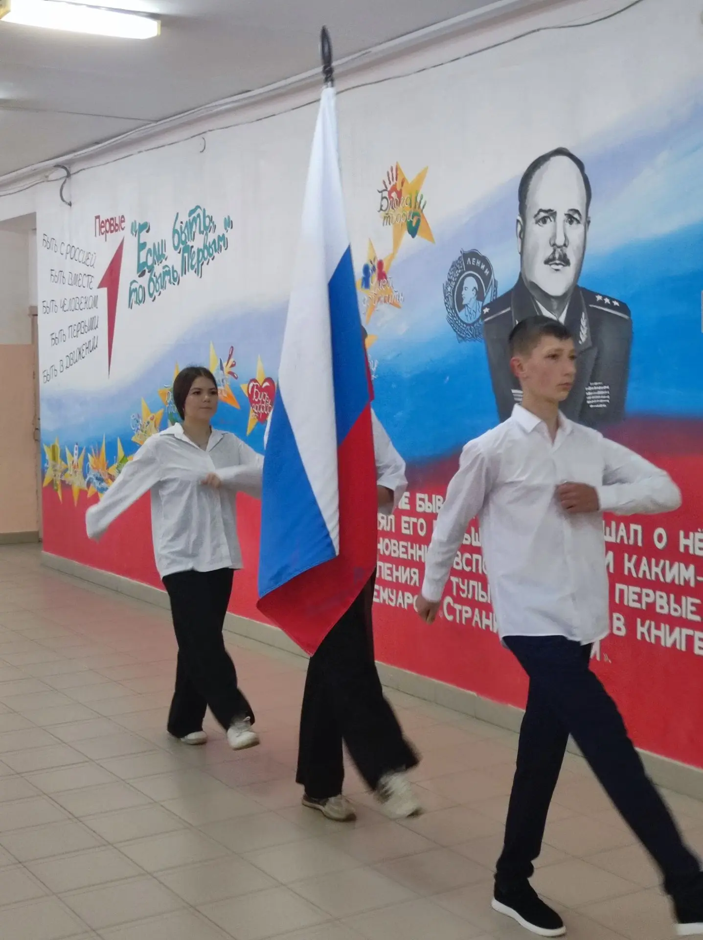 ✨Традиционно наша учебная неделя началась с торжественной линейки. Под звуки гимна и в ...
