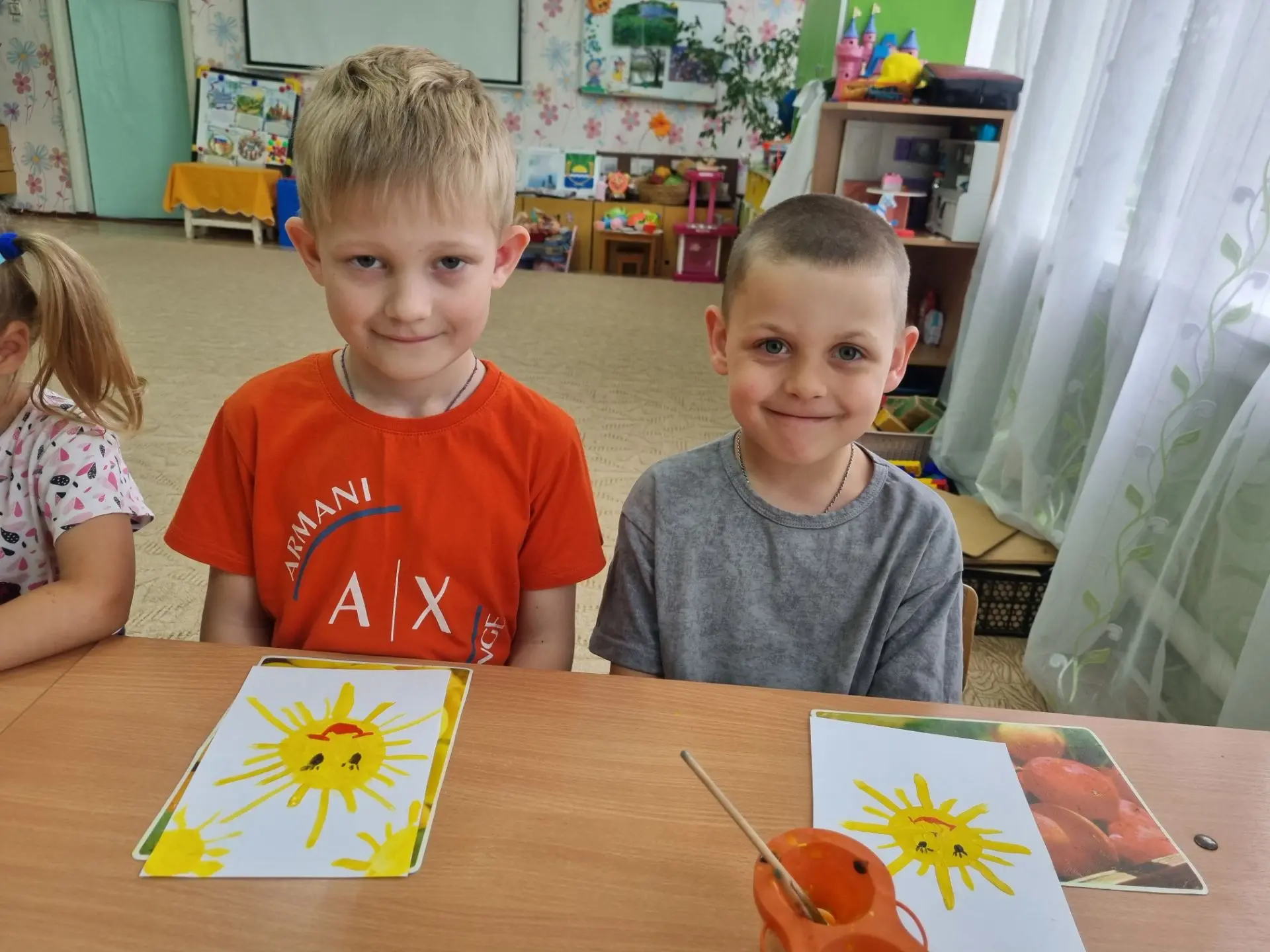Как мы рисовали солнышко🌞🌞🌞🌞
Сегодня в нашей группе царила настоящая творческая атмосфера! Мы с 