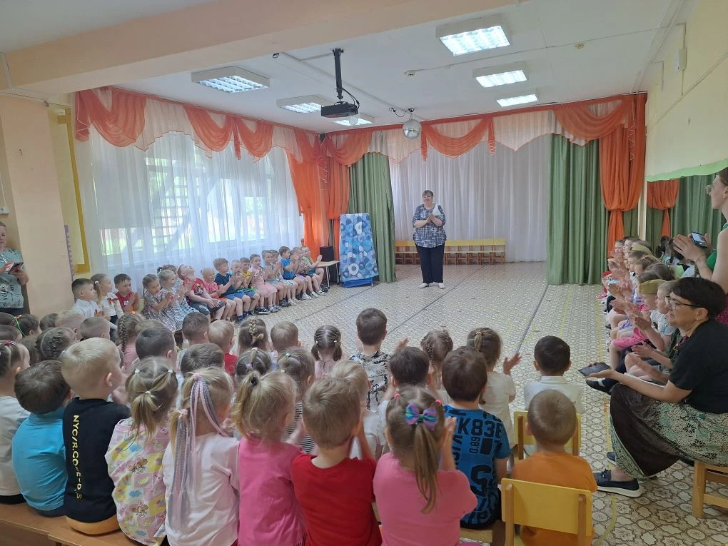 Сегодня в нашем детском саду прошёл ежегодный традиционный конкурс чтецов, посвящённый ...