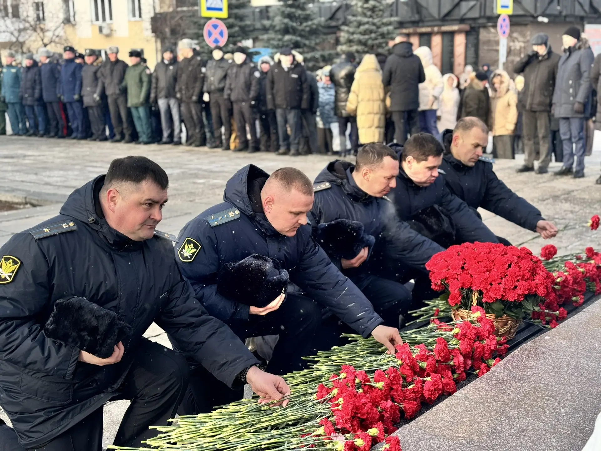 🎗️Судебные приставы Кузбасса возложили цветы и приняли присягу в память о воинской славе     🔺Накану