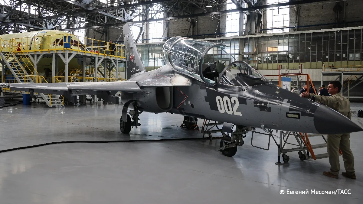 Поставки опытных моделей модернизированного учебно-боевого самолета Як-130М планируют н...