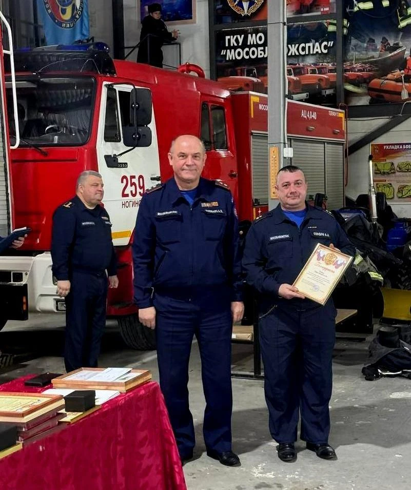 🚒 Огнеборцы приняли участия в торжествах, посвященных Дню пожарной охраны 🤝  🚩 Накануне профессионал