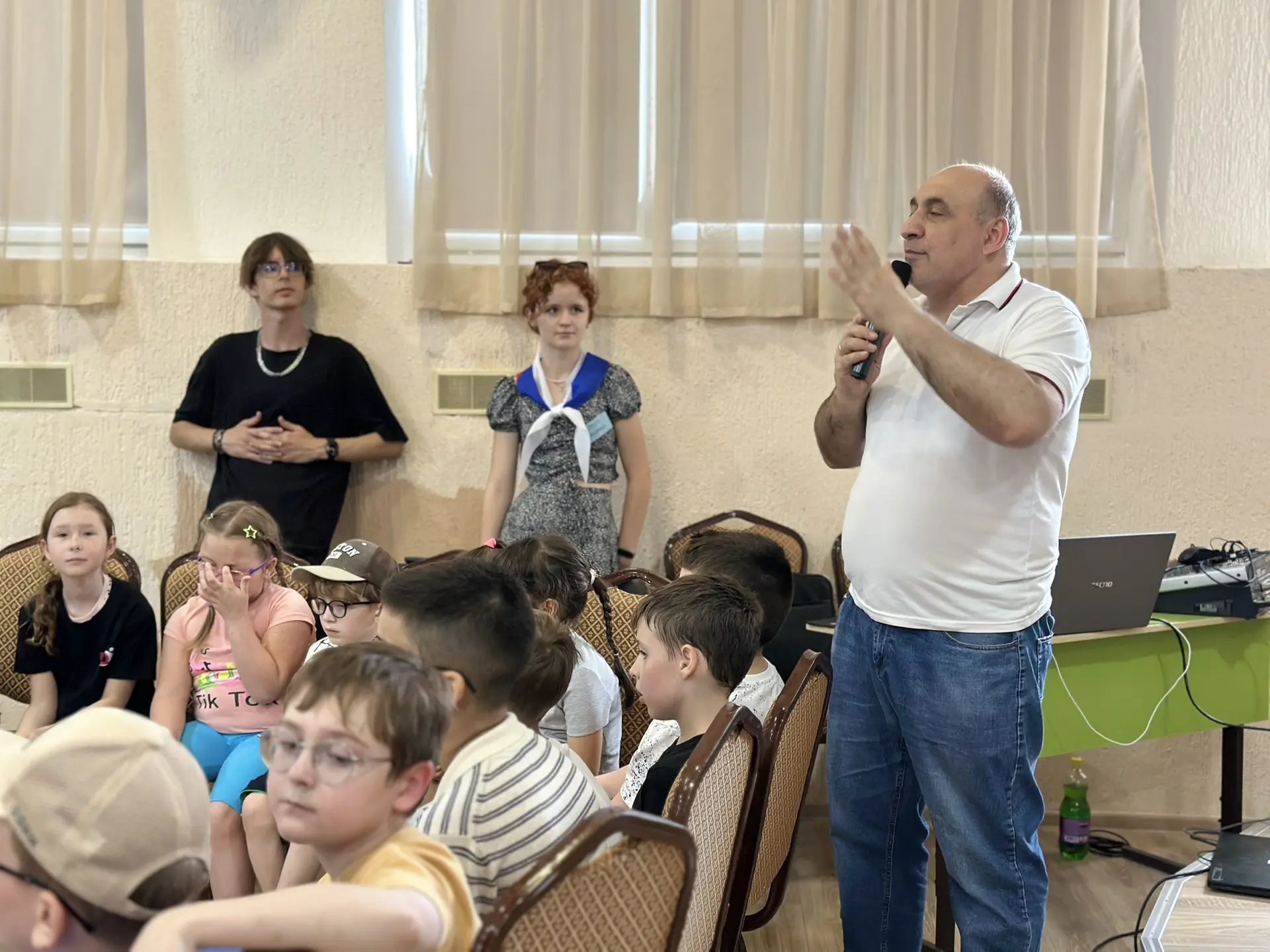 🎬 Мультипликационный драйв в «Юном Видовце»!

В нашем лагере прошел невероятно увлекательный квест,