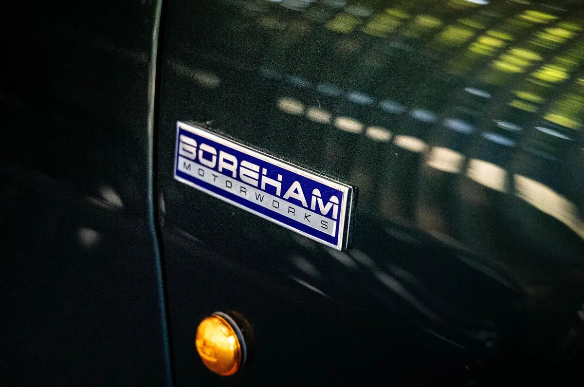Ford Escort Mk1 от Boreham раскручивается до 10 000 об/мин