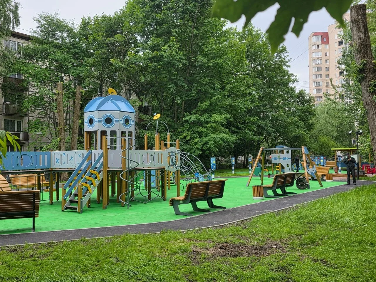 На проспекте Энергетиков строят новую детскую площадку 🏗

Работы идут на участке между домами 52 и 