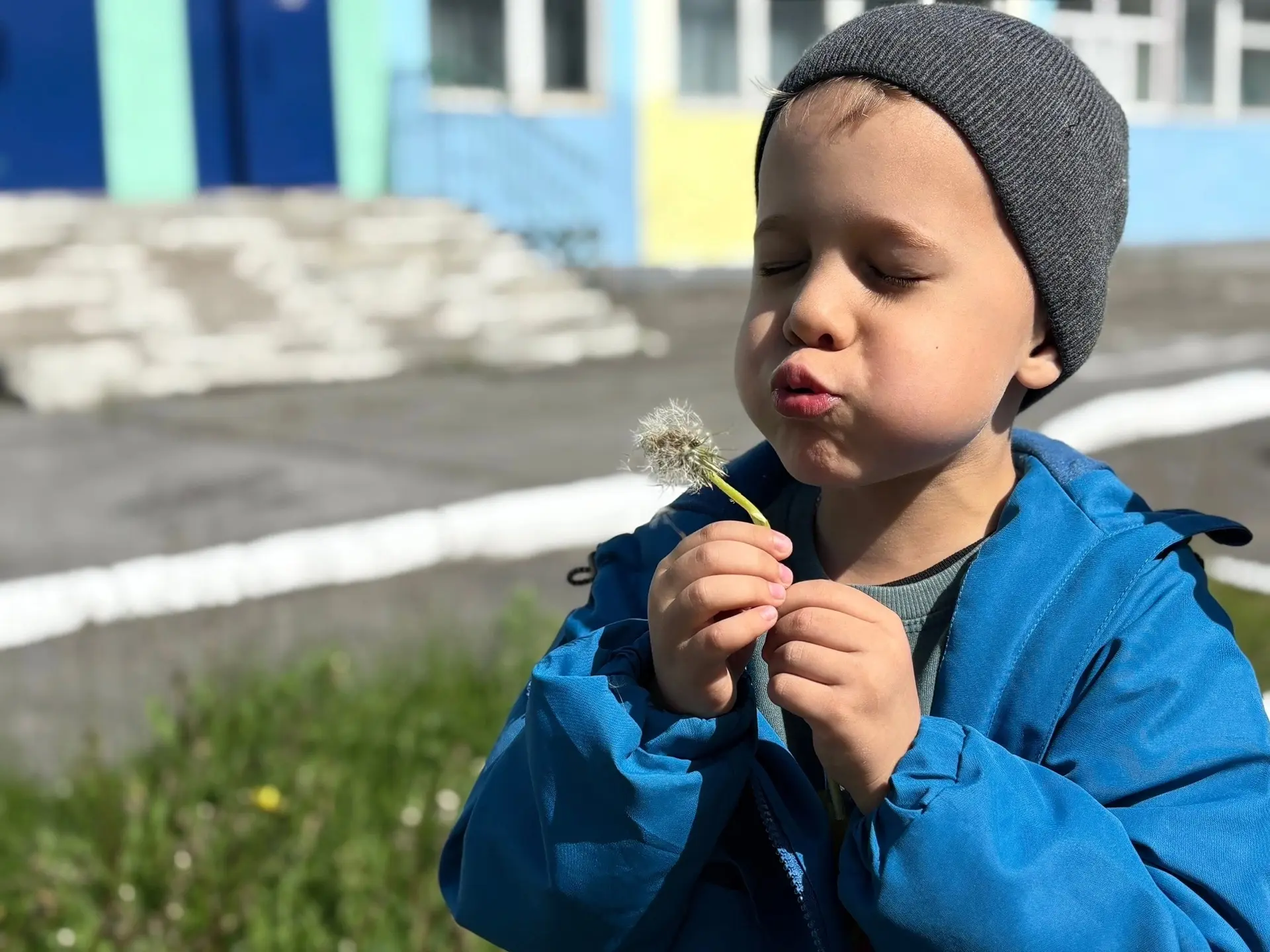 🌼🌿👫«Маленькие исследователи большой природы»🌼🌿👫
Сегодня прогулка у наших ребят превратилась в 