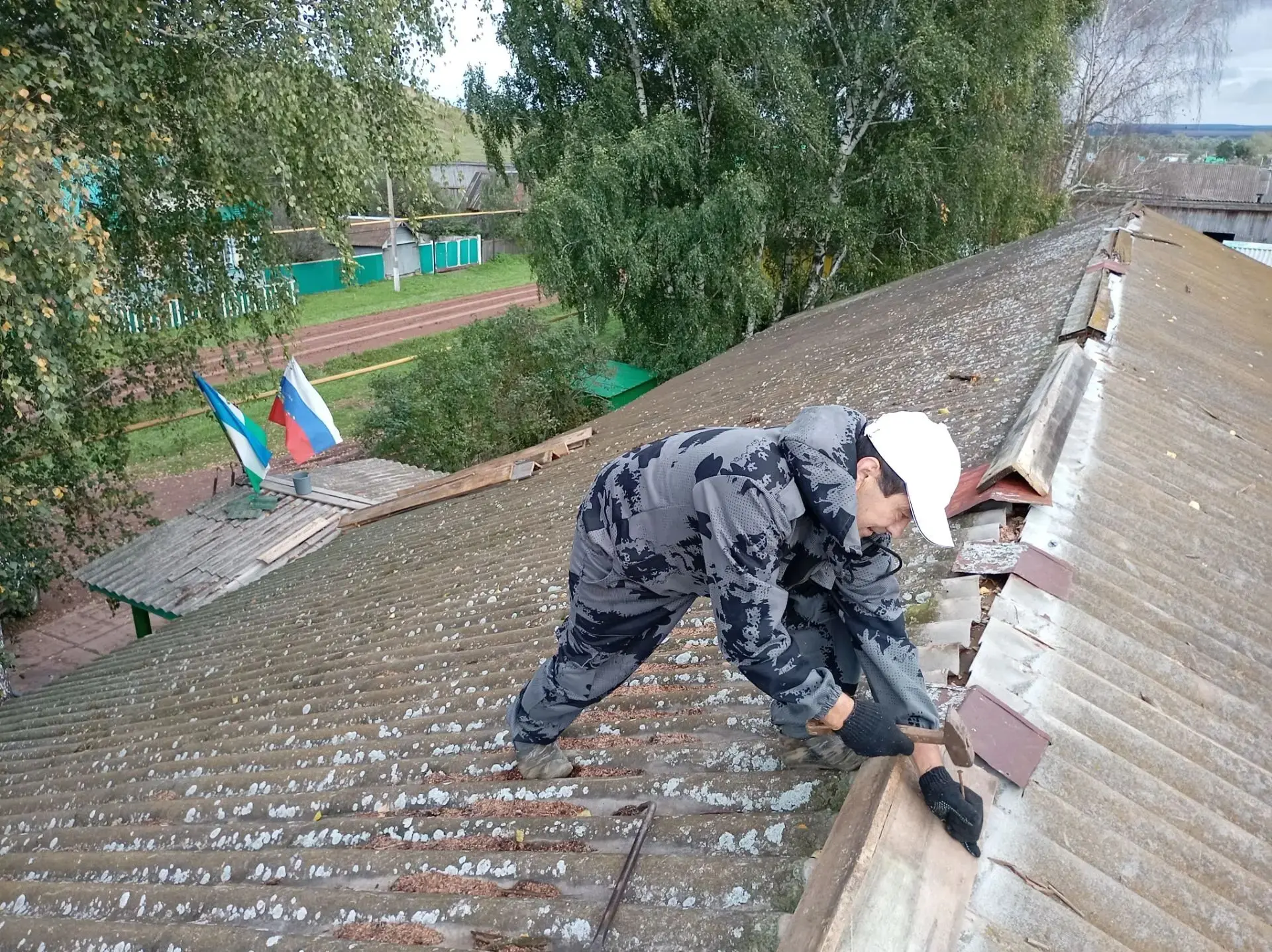 Крыша — это часть здания, где нуждалась текущего ремонта.
