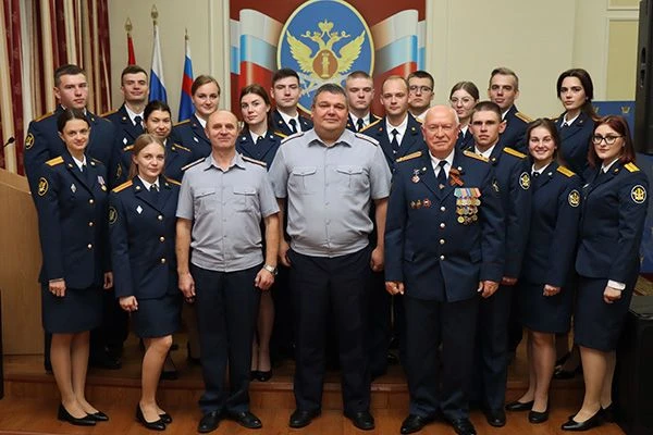 Временно исполняющий обязанности начальника УФСИН России по Тульской области вручил вып...