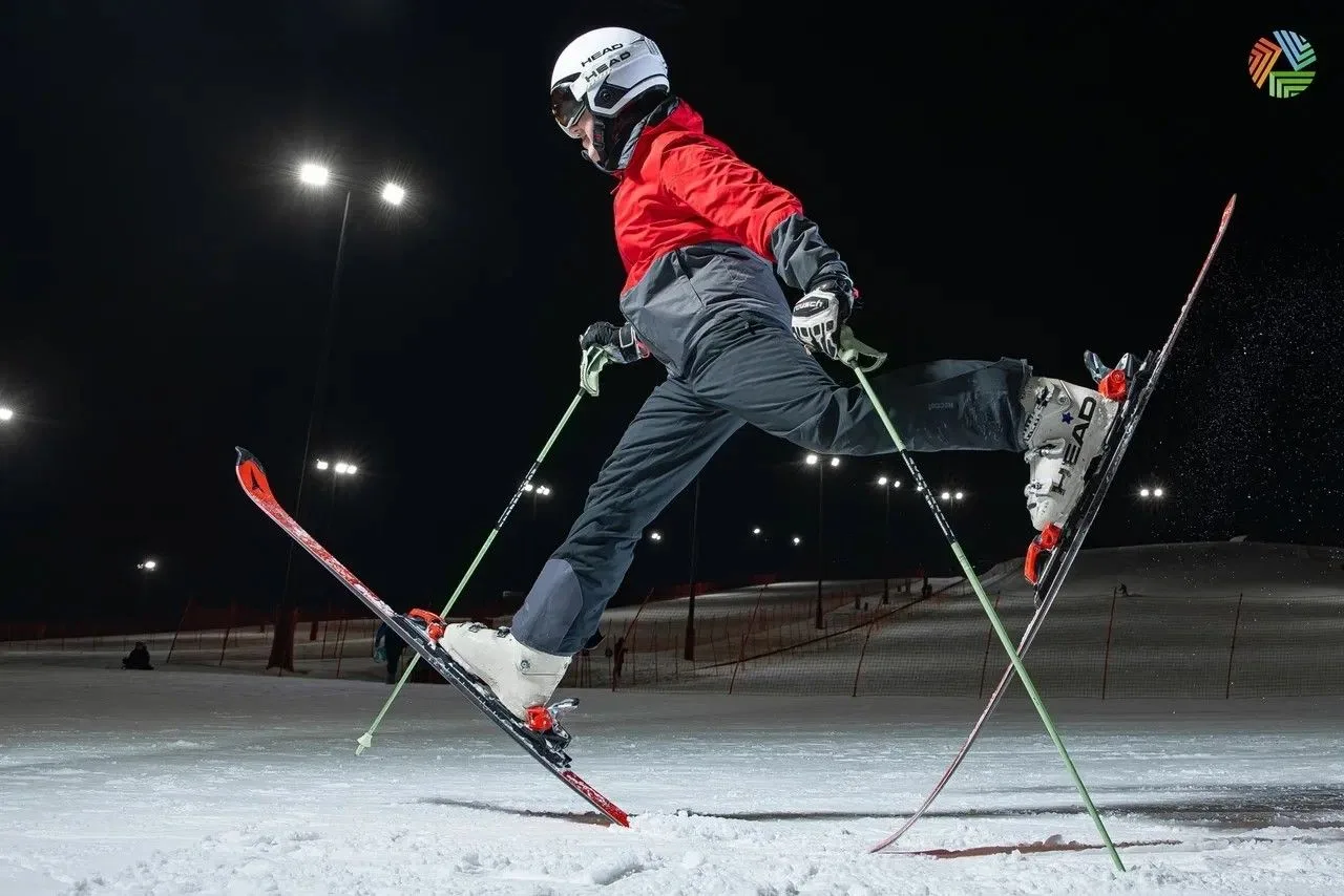 🏂⛷️Хотите узнать, как покататься на лыжах прямо посреди города?
