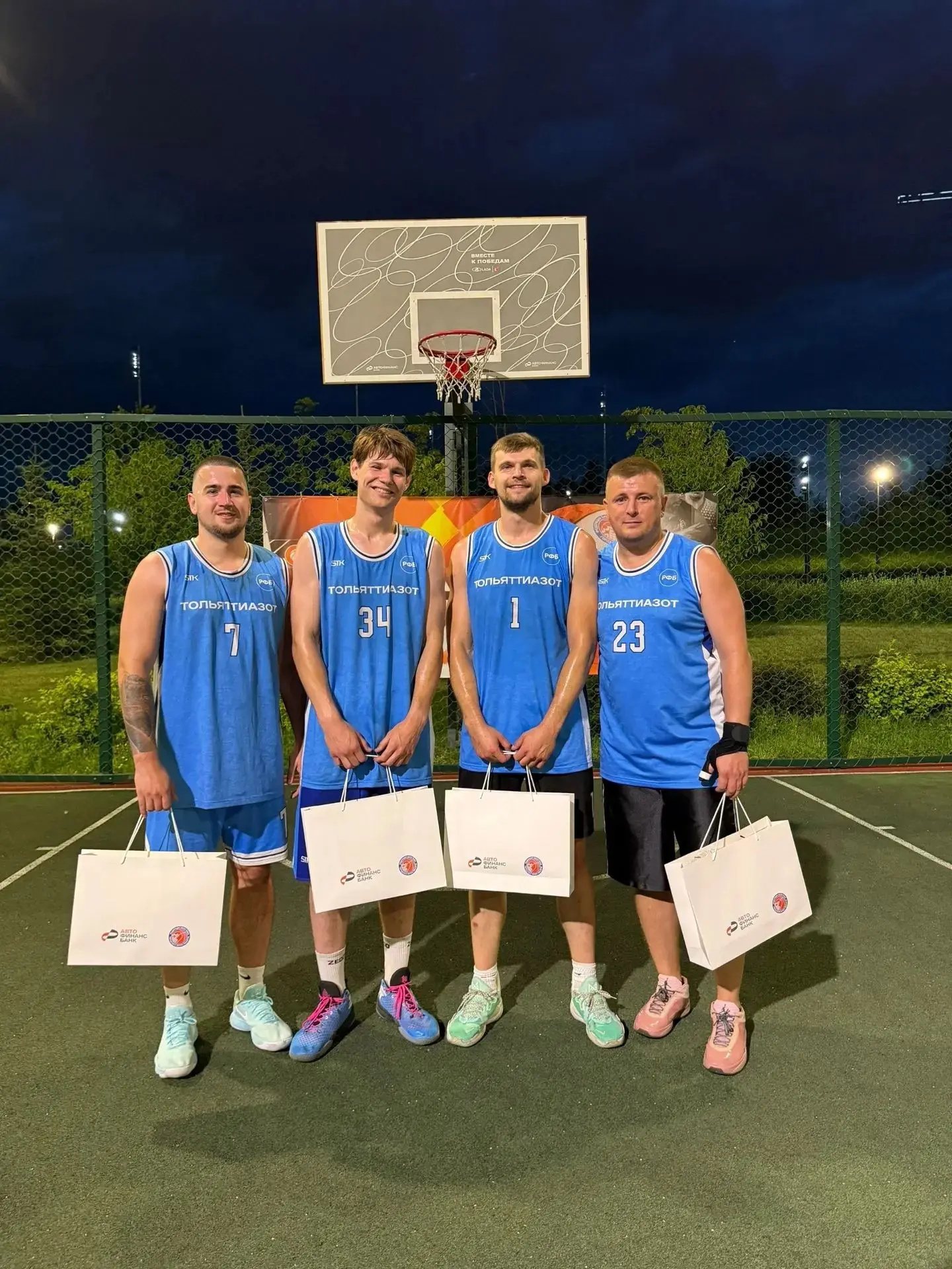 Горячий сезон

🏀 Баскетболисты ТОАЗа выиграли в третьем туре «Летняя лига 4×4». Победа принесла важ