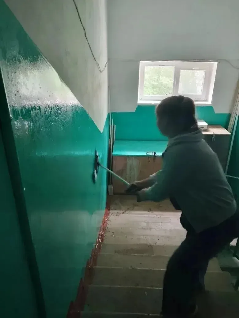 Провели влажную уборку подъезда по адресу: